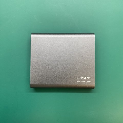 逢甲配合電腦公司 SSD 無法讀取